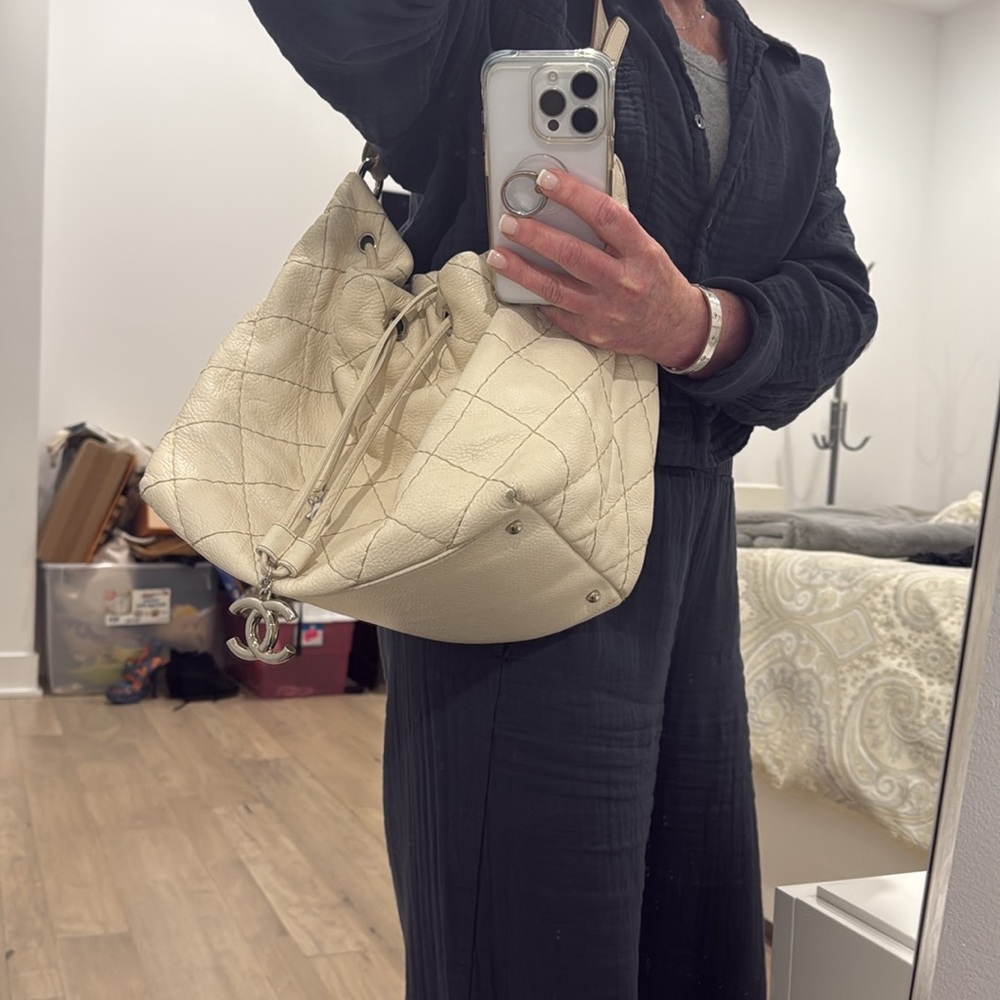 Chanel Quilted Ivory drawstring bag
On The Road Bucket Bag - Picture 14 of 14